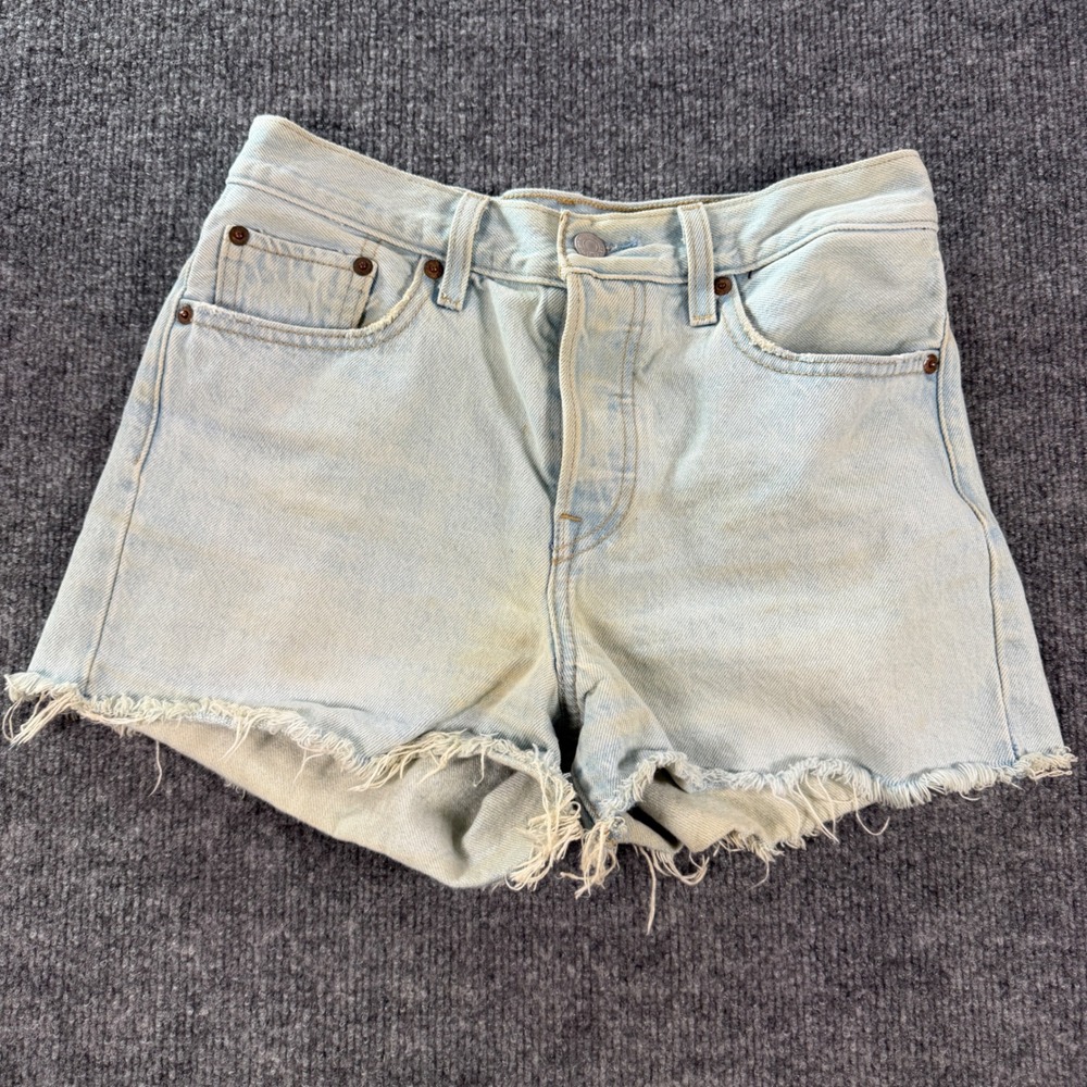 Levi's Wedgie Short Light Wash Blue Cotton Denim Size 27 Cutoff Normcore